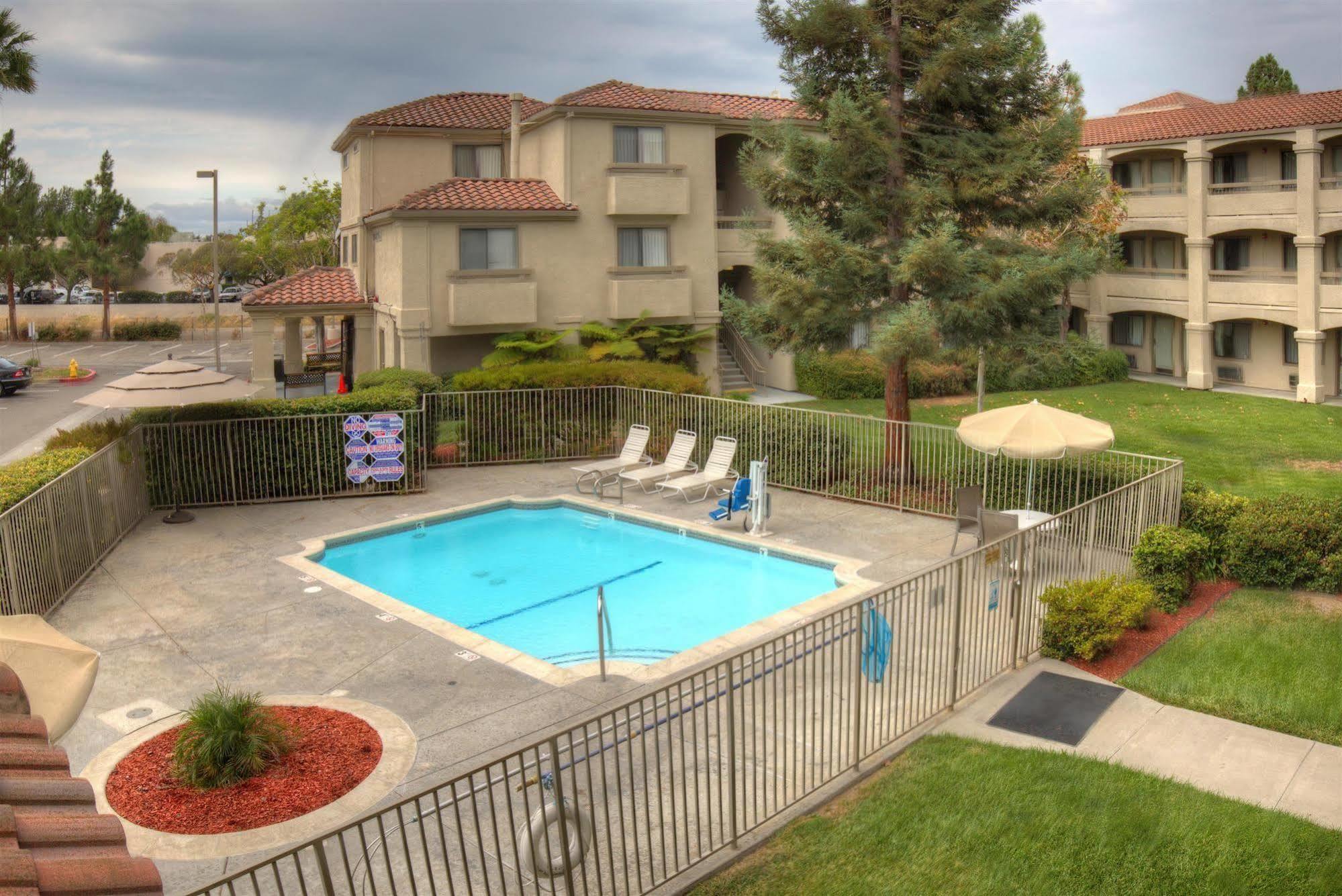 Good Nite Inn Fremont Bagian luar foto